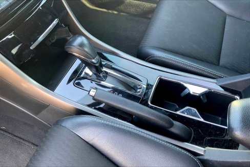 Used 2017 Honda Accord Sport image 16