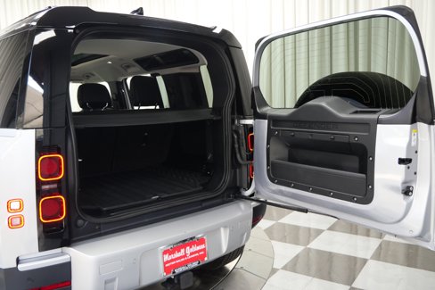 Used 2020 Land Rover Defender 110 First Edition image 39