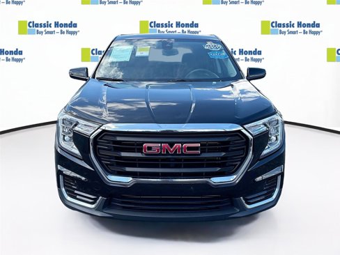 Used 2024 GMC Terrain SLE image 2