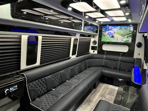 Used 2023 Mercedes-Benz Sprinter 3500 image 2