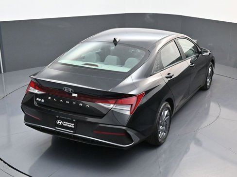 Certified 2024 Hyundai Elantra SEL image 16