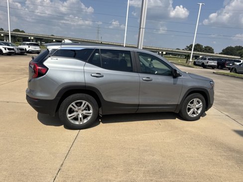Used 2023 GMC Terrain SLE w/ LPO, Floor Liner Package image 17