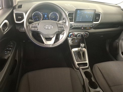 Used 2020 Hyundai Venue SE image 2