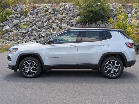 New 2025 Jeep Compass Limited image 8