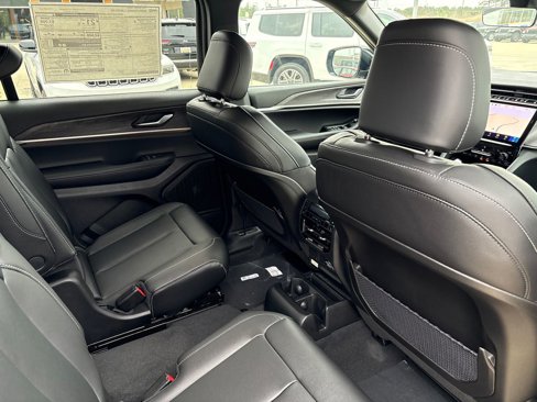 New 2025 Jeep Grand Cherokee L Limited image 35