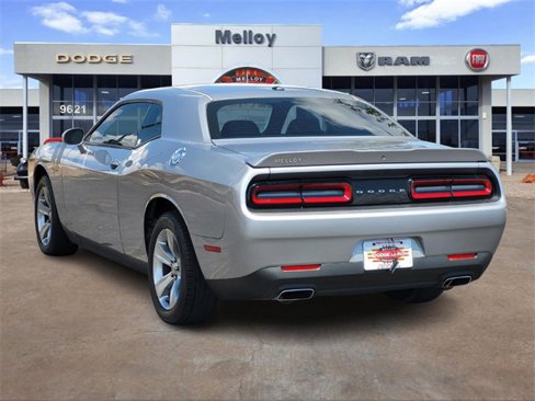 Used 2018 Dodge Challenger SXT image 4