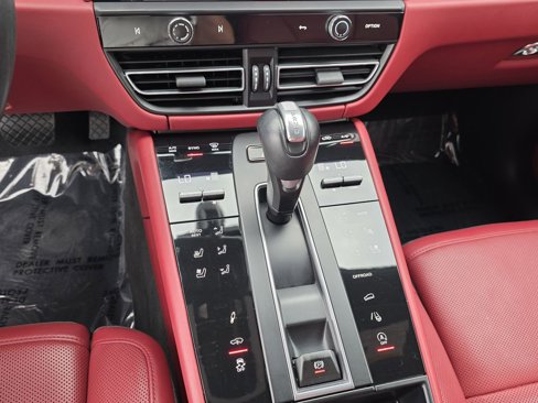 Used 2023 Porsche Macan Turbo image 38
