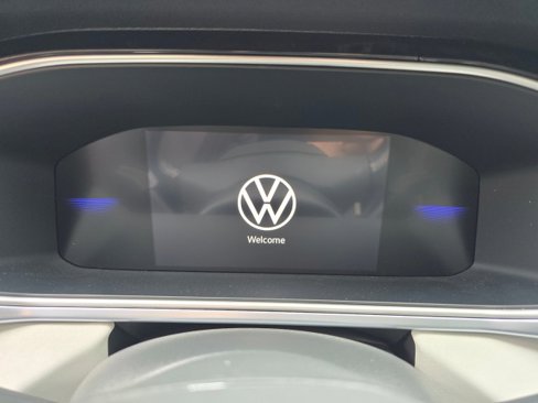 New 2025 Volkswagen Taos SE image 40