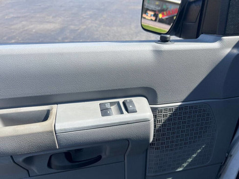Used 2011 Ford E-350 and Econoline 350 XLT image 10