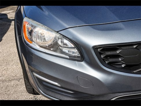 Used 2018 Volvo V60 T5 Cross Country w/ Convenience Package image 10