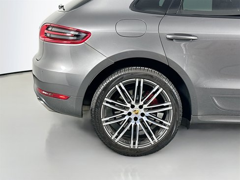 Certified 2018 Porsche Macan Turbo image 13