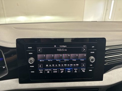 Used 2025 Volkswagen Jetta SE image 21