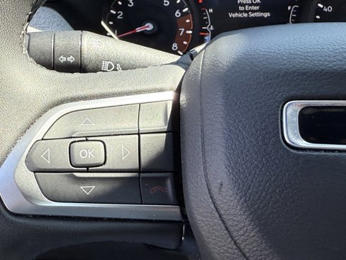 Used 2024 Jeep Compass Latitude image 16