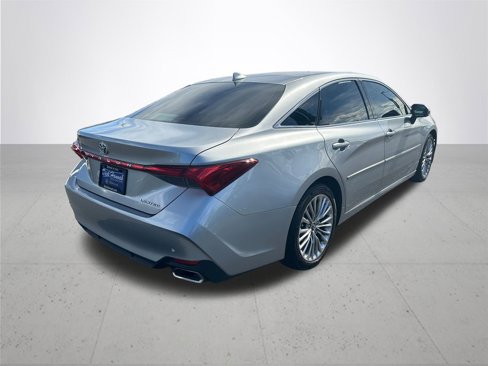Used 2019 Toyota Avalon Limited image 7