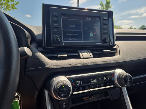 Used 2022 Toyota RAV4 LE image 15
