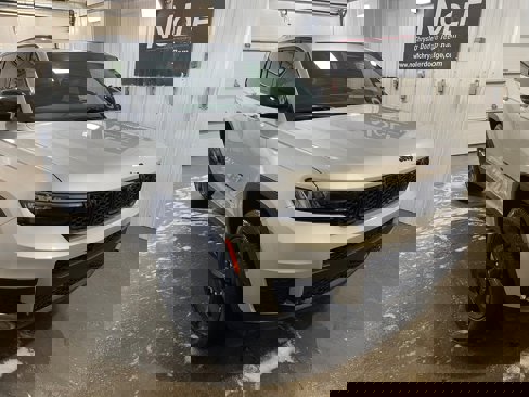 New 2025 Jeep Grand Cherokee L Altitude image 2