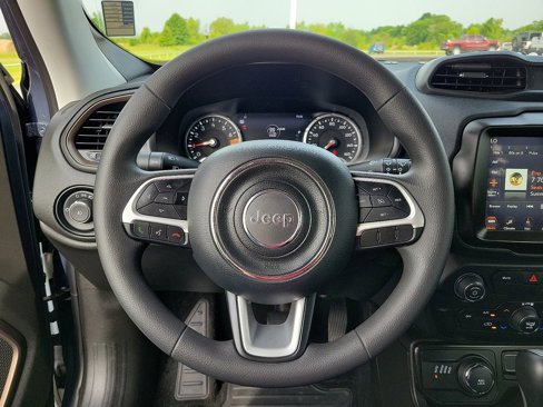 Used 2023 Jeep Renegade Latitude image 19