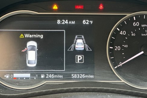 Used 2022 Nissan Versa SV w/ Trunk Package image 32
