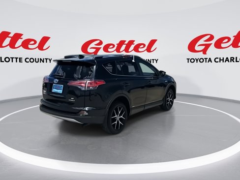 Used 2018 Toyota RAV4 SE image 8