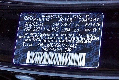 Certified 2024 Hyundai Elantra SEL image 33