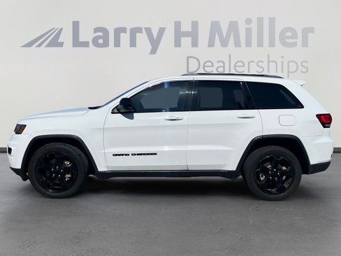 Used 2019 Jeep Grand Cherokee Laredo image 2