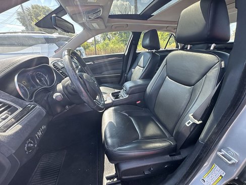 Used 2019 Chrysler 300 Limited image 17