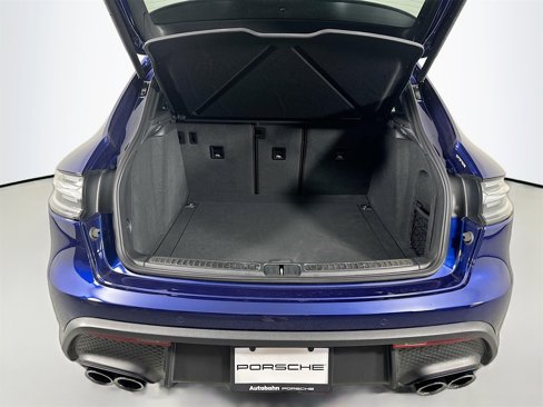 Certified 2025 Porsche Macan image 38