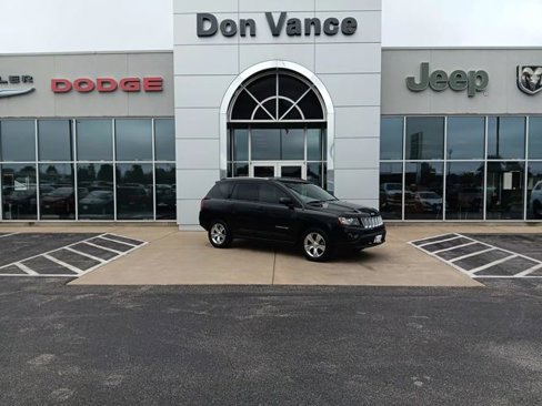 Used 2017 Jeep Compass Latitude image 1