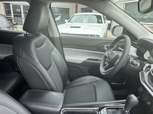 Certified 2022 Jeep Compass Latitude image 10