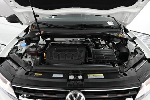 Certified 2021 Volkswagen Tiguan SE R-Line image 30