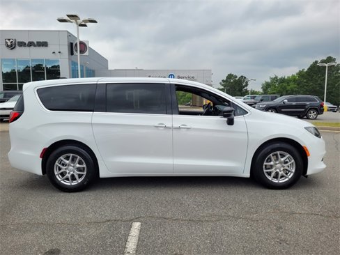 New 2025 Chrysler Voyager LX image 16
