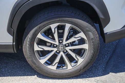 Used 2023 Toyota Corolla Cross XLE image 12