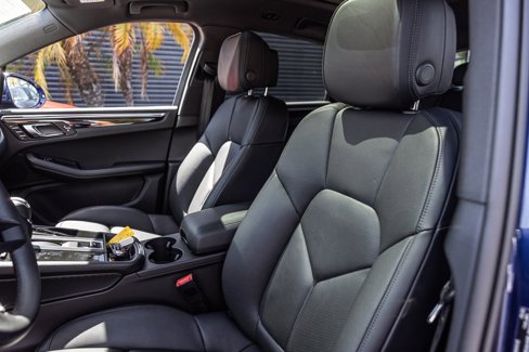 Certified 2025 Porsche Macan image 5
