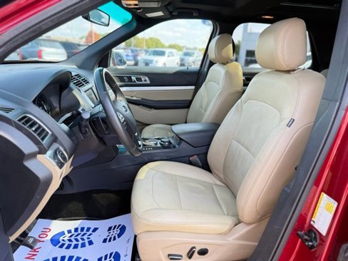 Used 2016 Ford Explorer XLT w/ Equipment Group 202A image 2