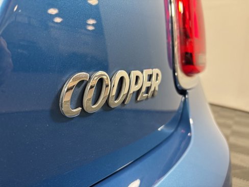 Certified 2024 MINI Cooper 2-Door Hardtop image 9