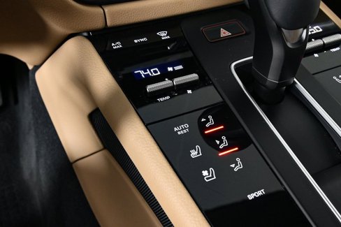 Certified 2022 Porsche Macan image 17