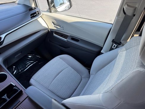 Certified 2021 Toyota Sienna LE image 11