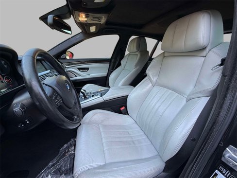 Used 2013 BMW M5 image 2