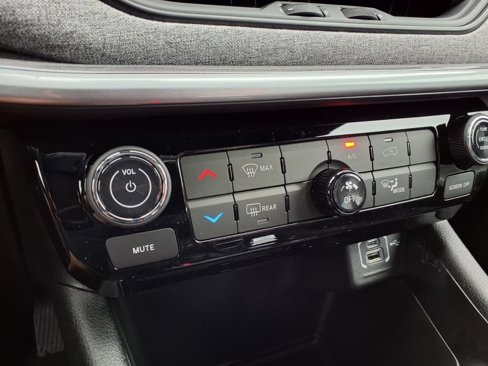 New 2025 Jeep Compass Latitude image 18