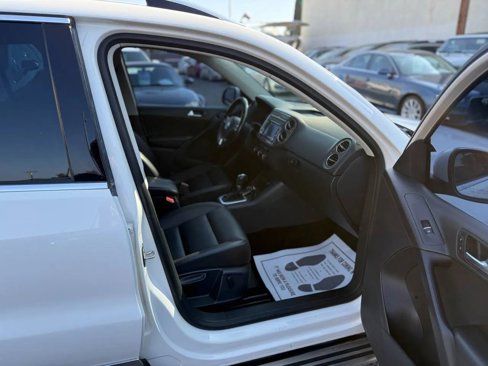 Used 2014 Volkswagen Tiguan SE image 25