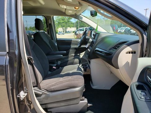Used 2017 Dodge Grand Caravan SE w/ Power Window Group image 18