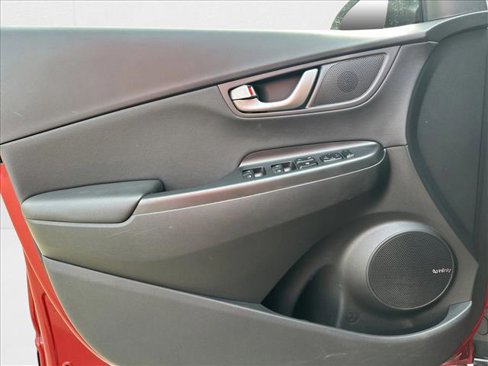 Used 2021 Hyundai Kona Limited w/ Cargo Package image 10
