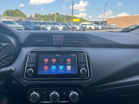 Used 2024 Nissan Versa S w/ Trunk Package image 18