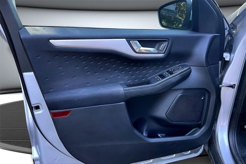 Used 2020 Ford Escape SE image 18
