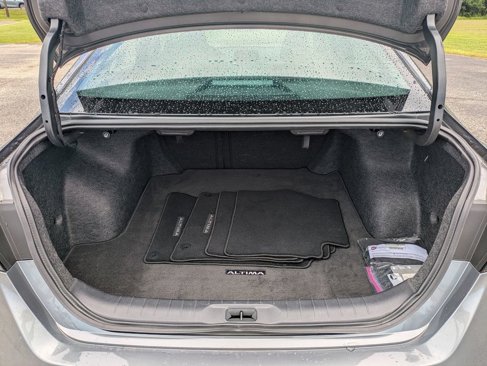 Used 2025 Nissan Altima 2.5 SV image 30