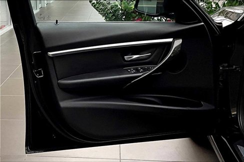 Used 2017 BMW 330e image 19
