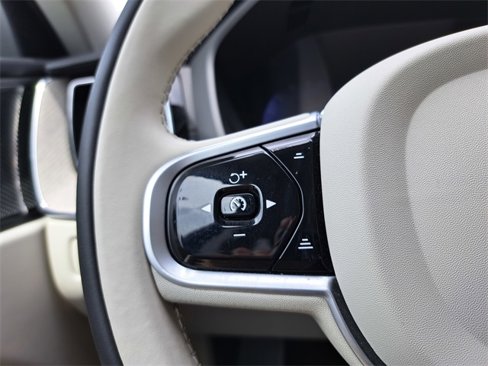 Used 2022 Volvo XC60 B5 Inscription w/ Climate Package image 18
