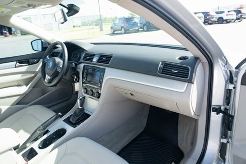Used 2013 Volkswagen Passat TDI SE image 37