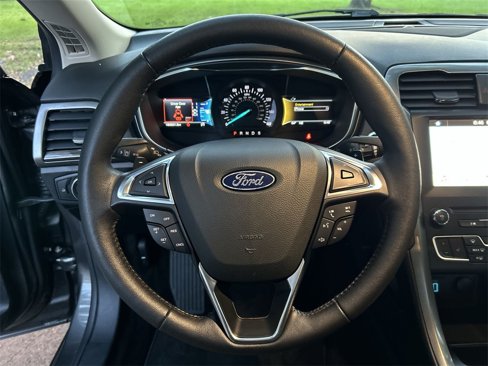 Used 2018 Ford Fusion SE w/ Fusion SE Technology Package image 18