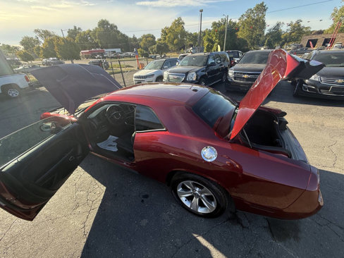 Used 2018 Dodge Challenger SXT image 9